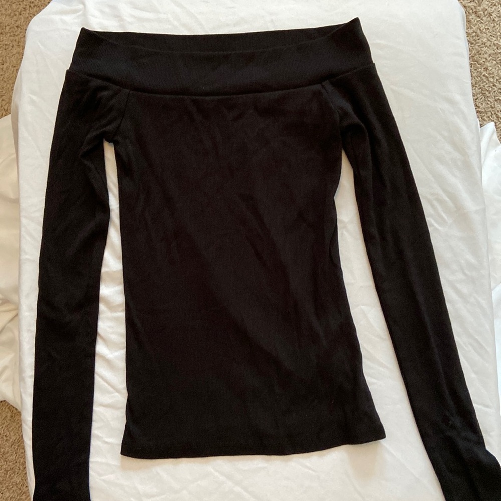 Off the shoulder black long sleeve shirt, size xs, Aéropostale